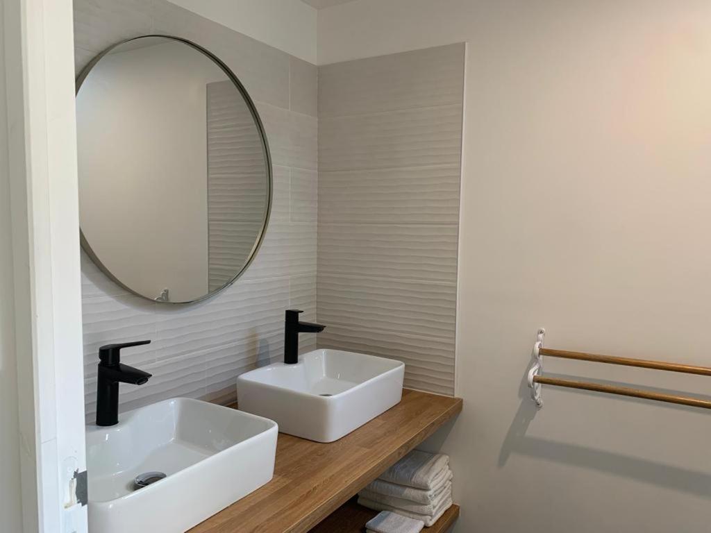 Gite 3 Chambres En Bord De Rance La Ville-ès-Nonais Exteriör bild